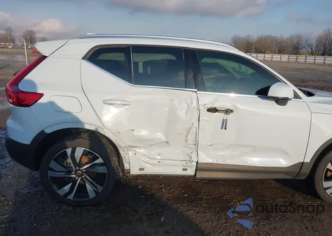 2024 Volvo Xc40 B5 Plus Bright Theme z USA, uszkodzony, nr VIN YV4L12UE8R2314411